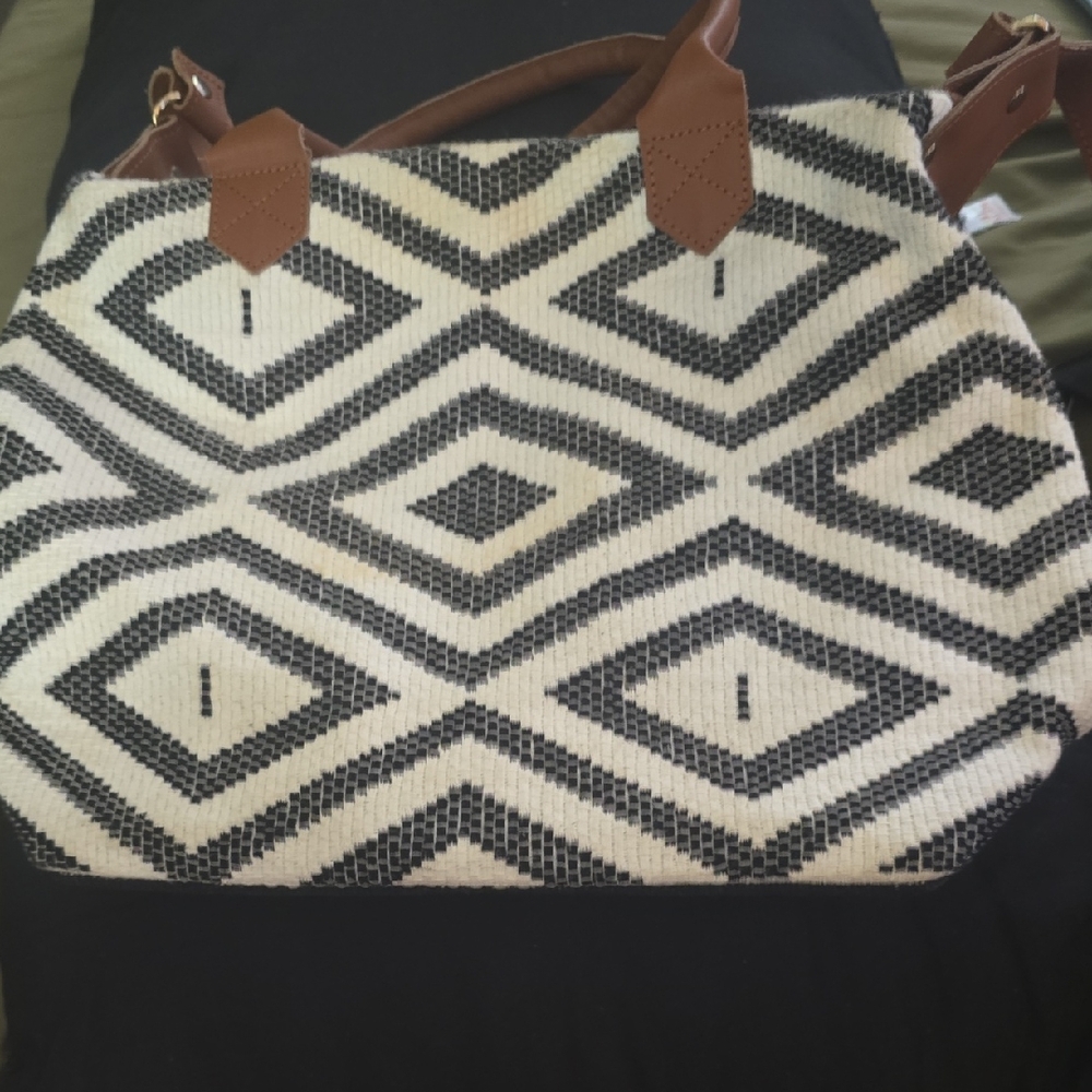 Chic Black and White Geometric Tote Bag